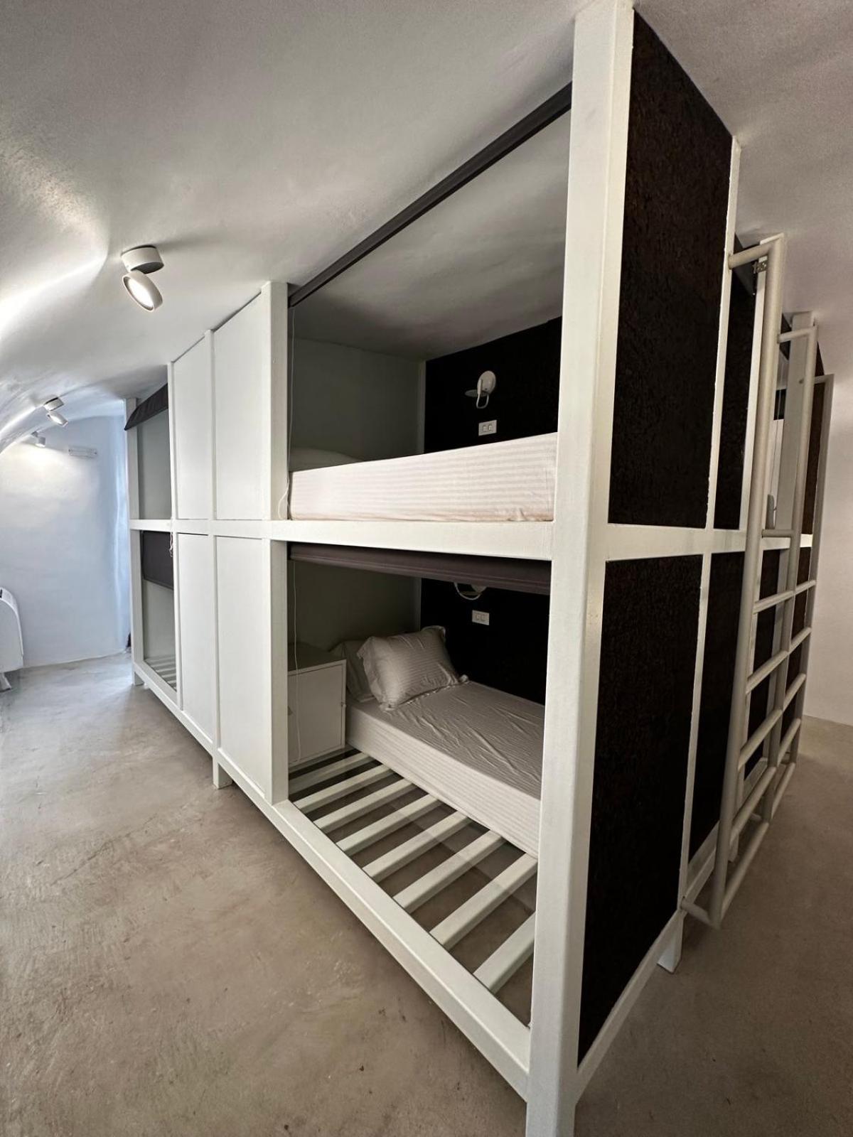 Hostel 16 Oia 외부 사진