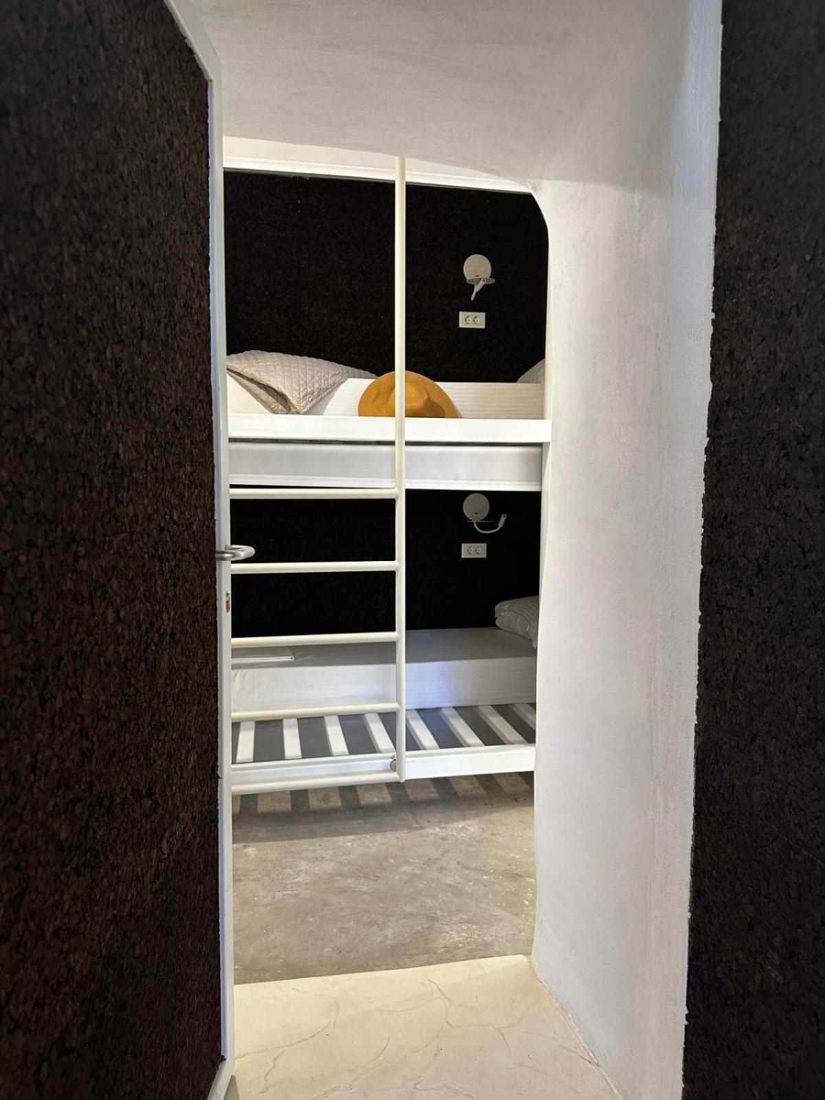 Hostel 16 Oia 외부 사진